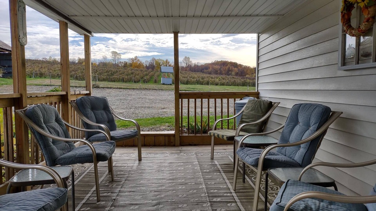 Ripley Apartment | A quiet country setting on a working grape farm.