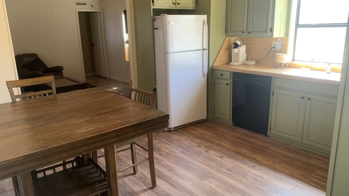 Dimmit County House | A quiet country retreat 8 miles from town.