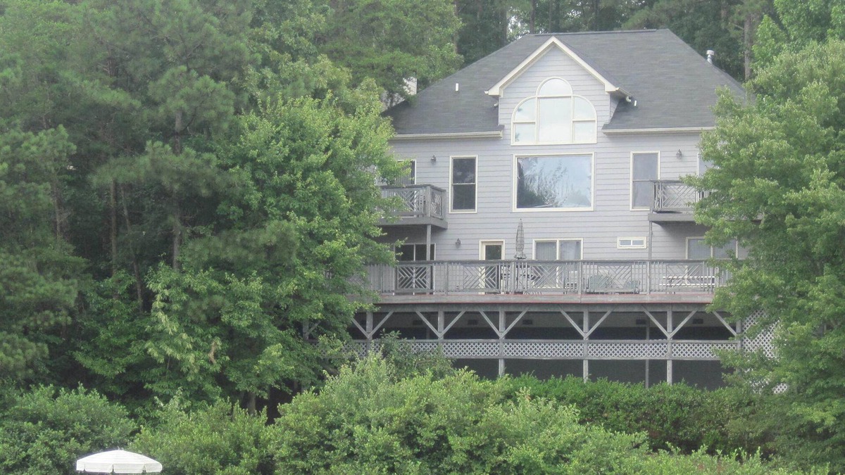 Waleska House | A quiet lakefront hideaway, great for families & friends. Best view on the lake!