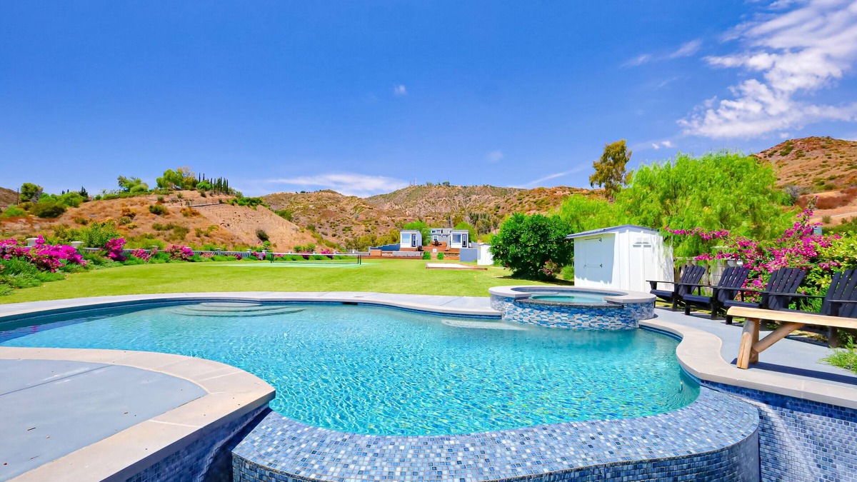 Malibu Apartment | A quiet mountain retreat with a magnificent ocean view