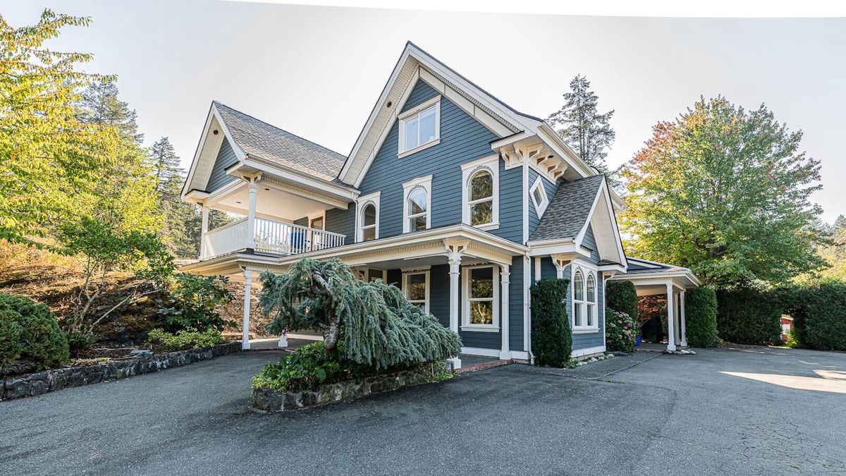 Saanich House | A quiet setting away from it all