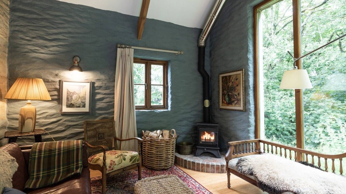 Cardigan House | A quirky converted barn.