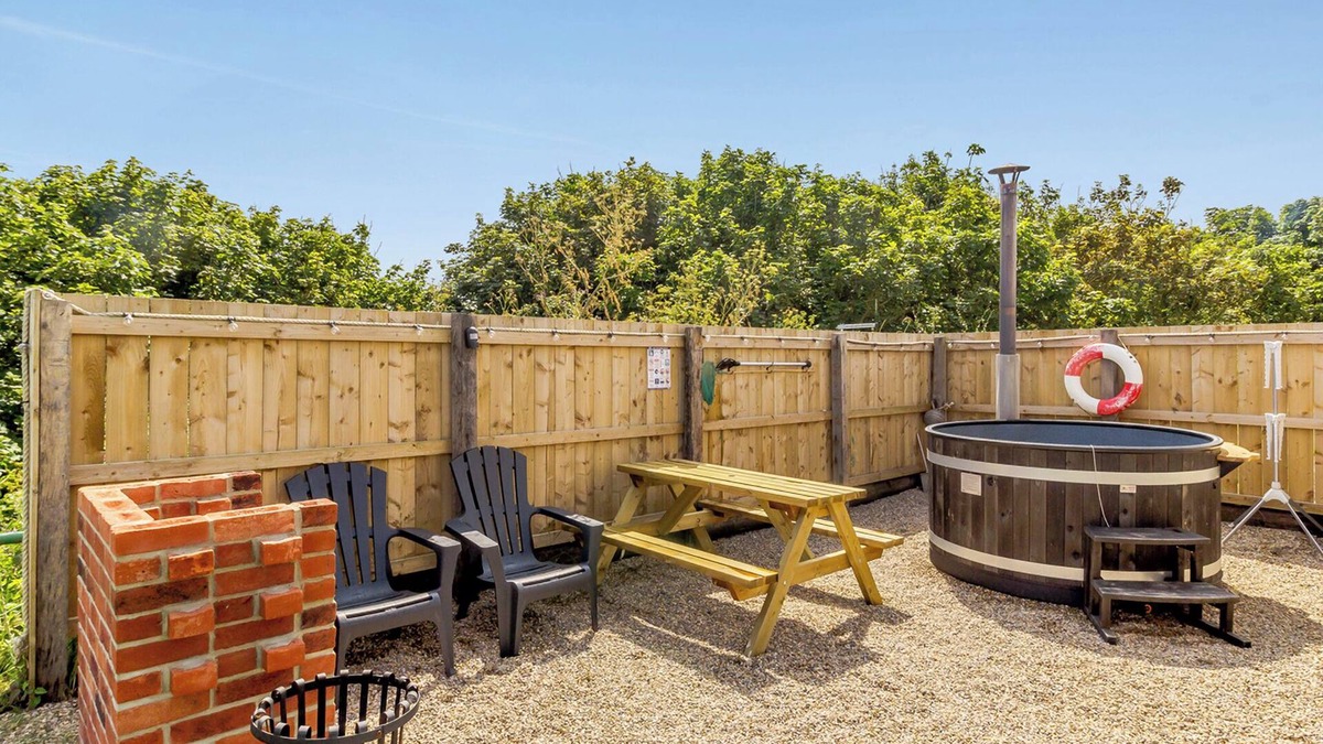 Crimdon Cottage | A quirky pod with one double and shower room.