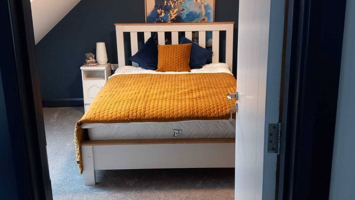 Ennis Apartment | A Quite, cosy, pet friendly, work studio, appartment on the wild Atlantic way,