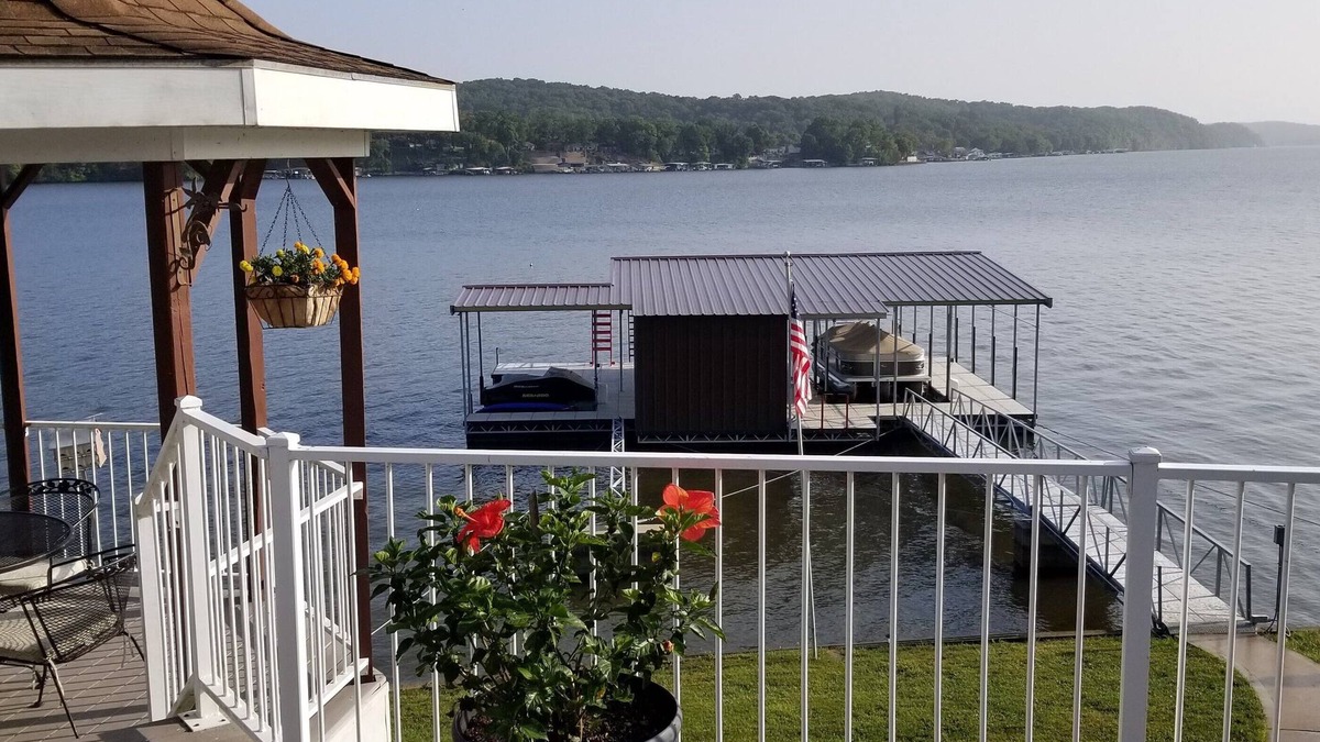 Climax Springs House | A Recreational Mecca! Views·Dock·Jet Ski Slips·Kayaks·Fire Pit·Pool Table