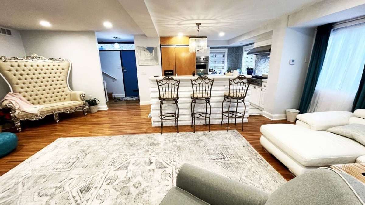 Washington Square West House | A Regal Retreat- Exclusive Parking Prime Local