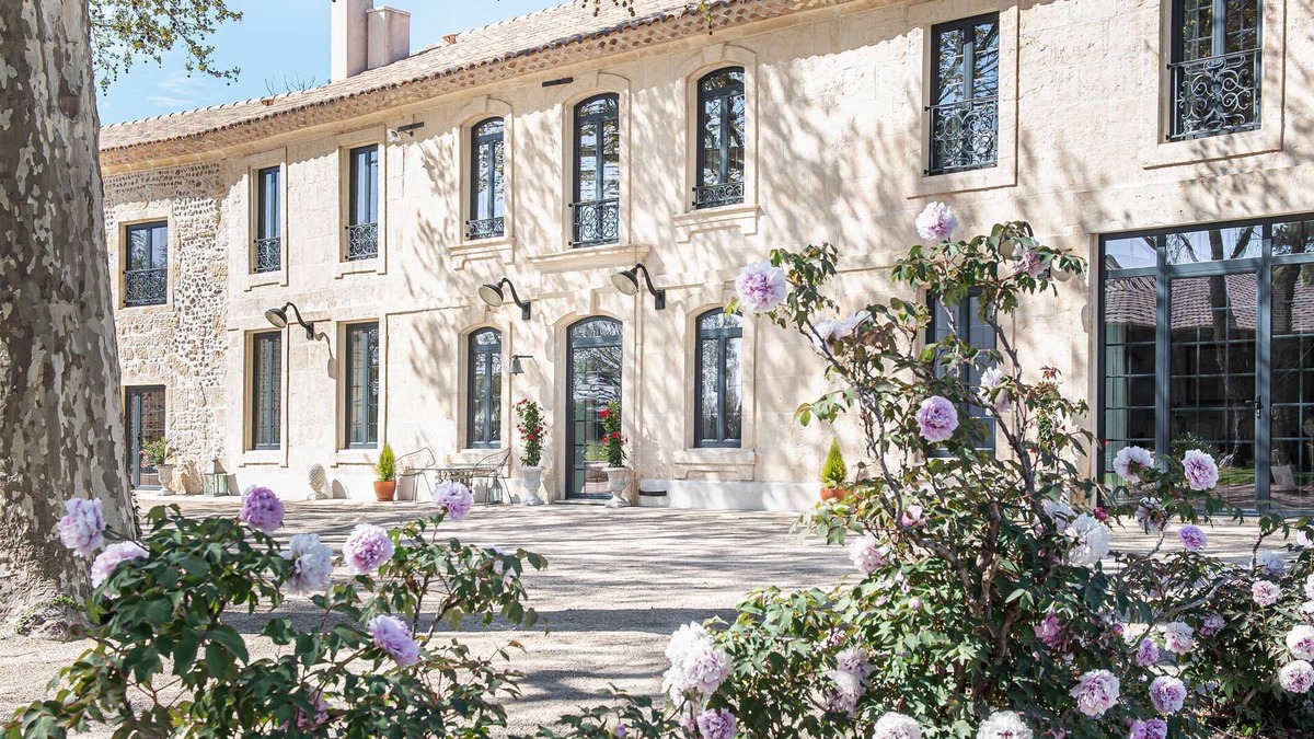 Raphele-les-Arles House | A renovated property near Arles – Sleeps 10