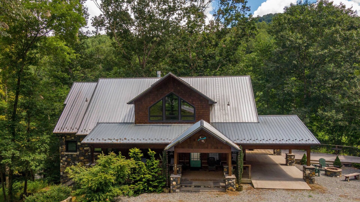 Sugar Grove Cabin | A River Mist Too - Riverfront luxury with 2 firepits, Hot Tub, Pool Table, outdoor surround sound!
