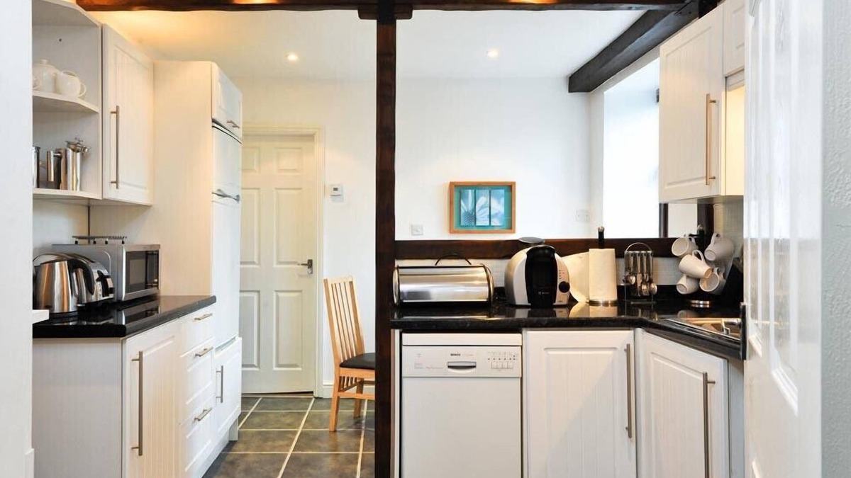 Staveley Cottage | A River Runs By
