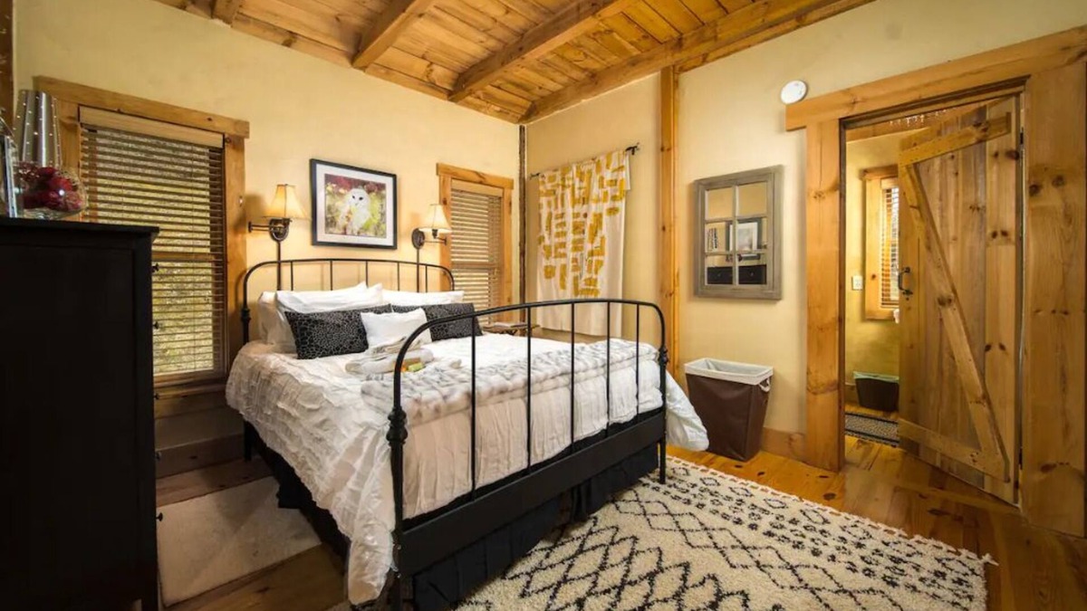 Boone Cabin | A Romantic Couples Escape surrounded by world class hiking.