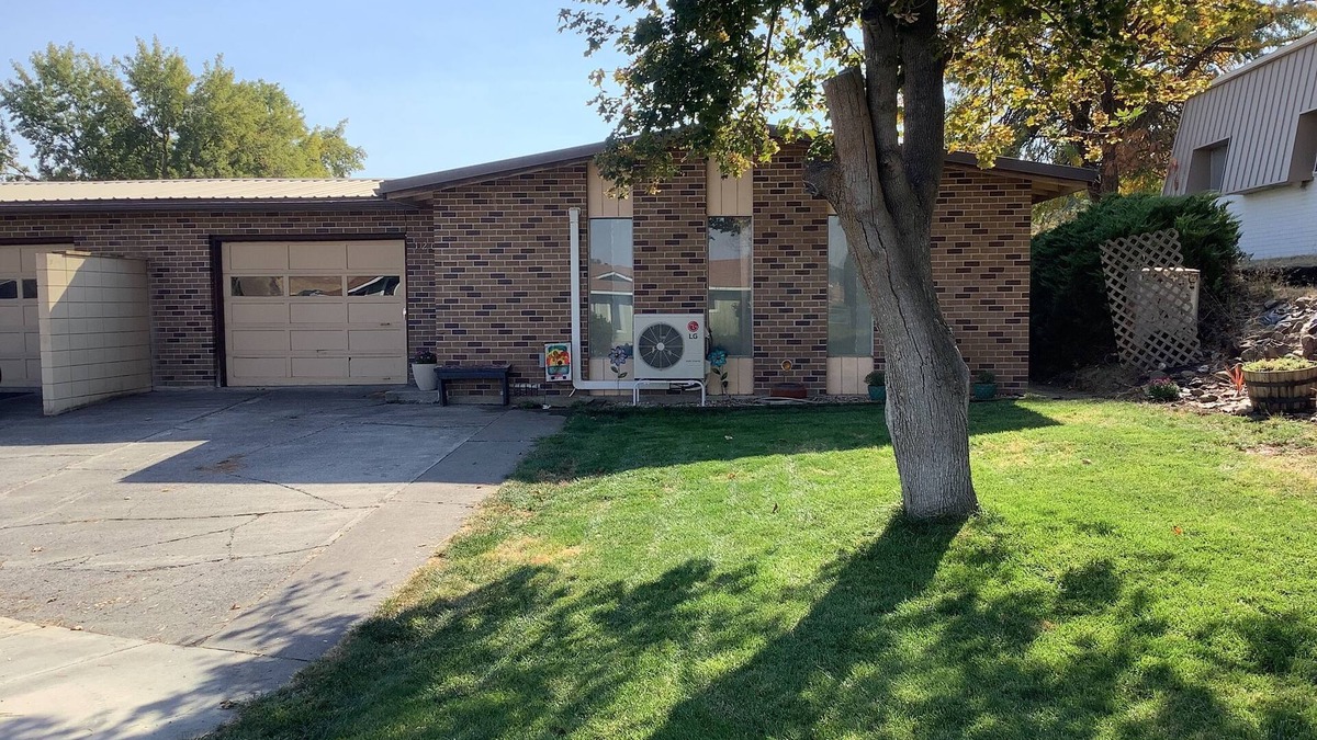 Pendleton House | A roomy quiet private duplex. Located on a cul de sac area with limited traffic