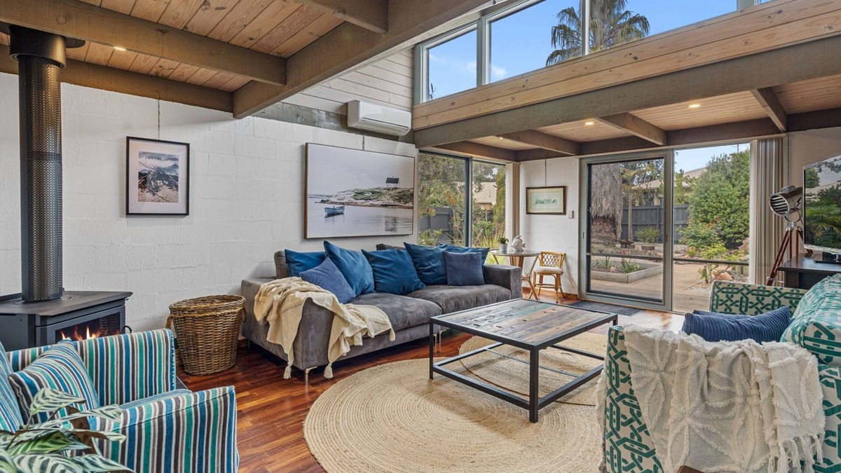 Inverloch House | A Sand and Sea Retreat - 150m from Beach, Pet Friendly