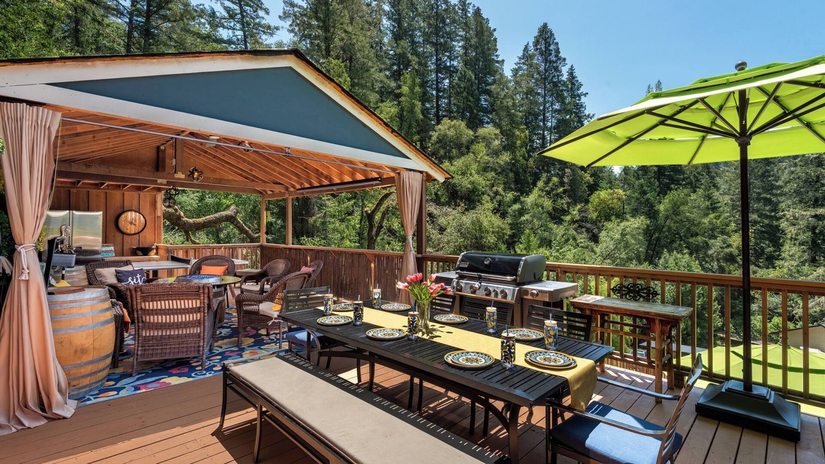Camp Meeker House | A+ Sauna, Plunge & Jacuzzi - Kayaks, Bikes, Bocce Ball, Game Room & Views!