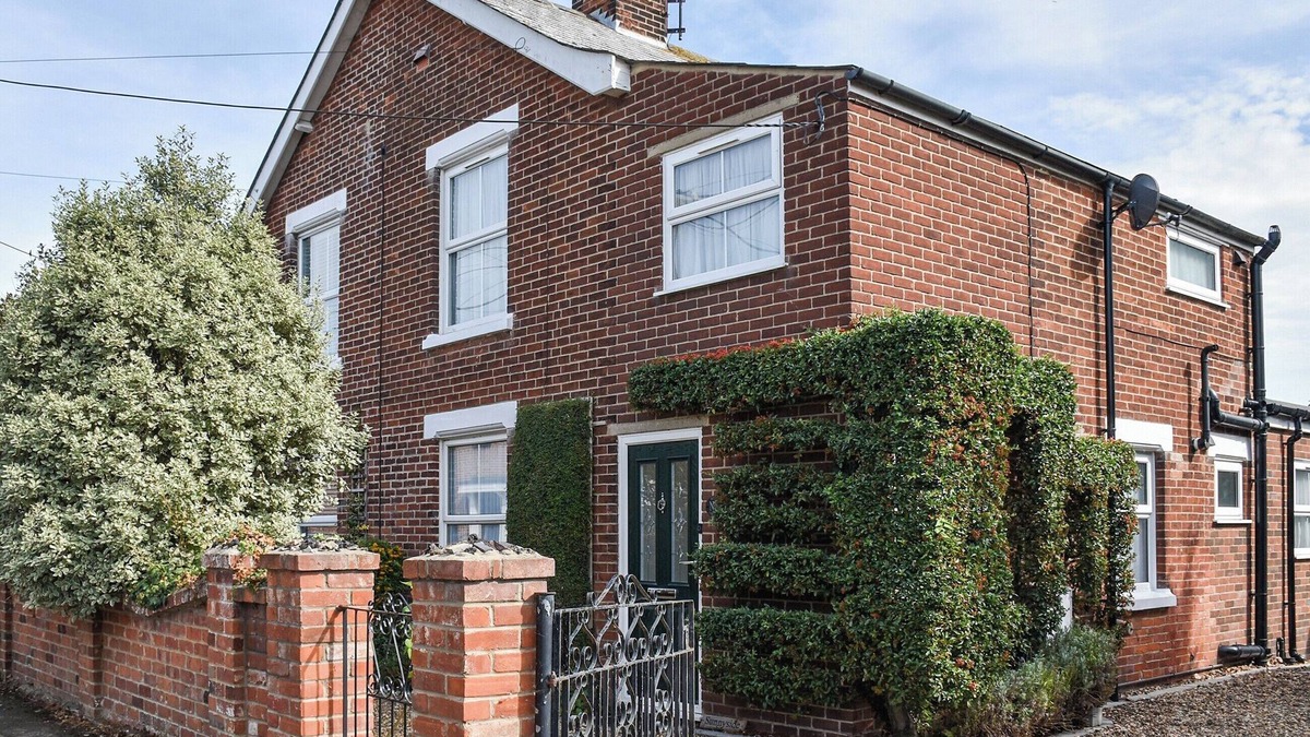 West Mersea Cottage | A seaside stay but with so much more.