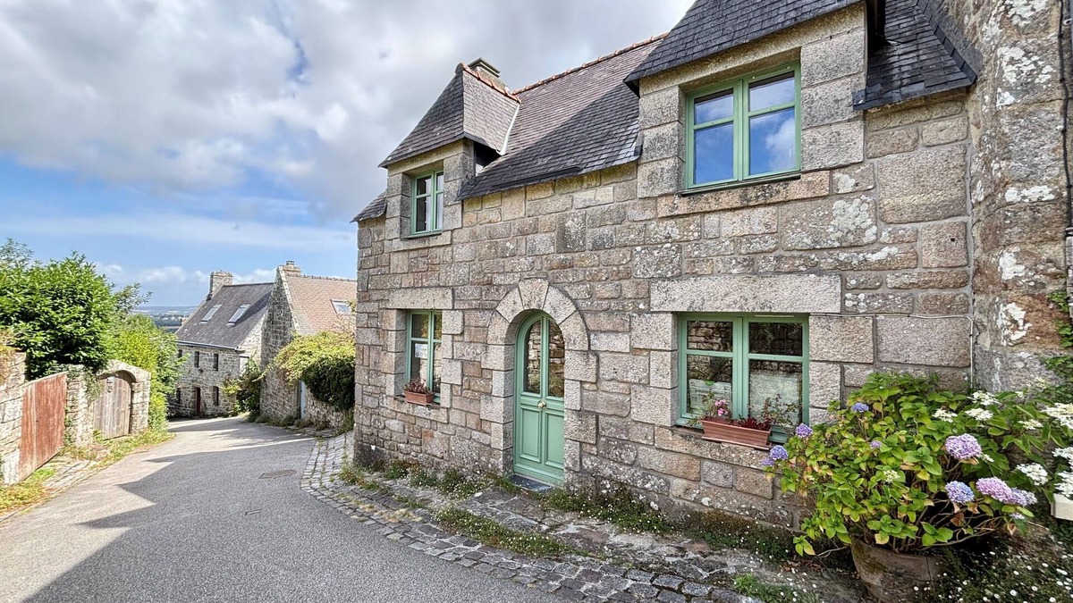 Locronan House | A setting of stone and history
