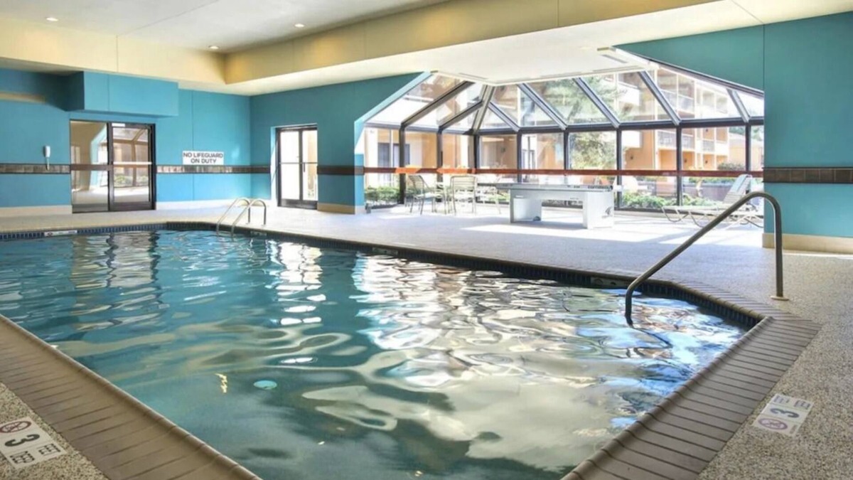 Mahwah House | A short drive from Greenwood Lake Airport! 2 Family-friendly Units! FREE Parking