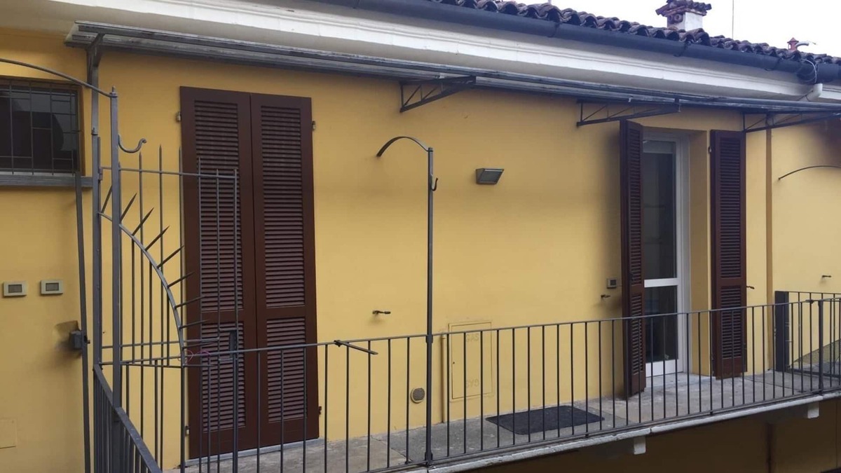 Cremona Apartment | A small and modern wedding favor in the historic center of the city