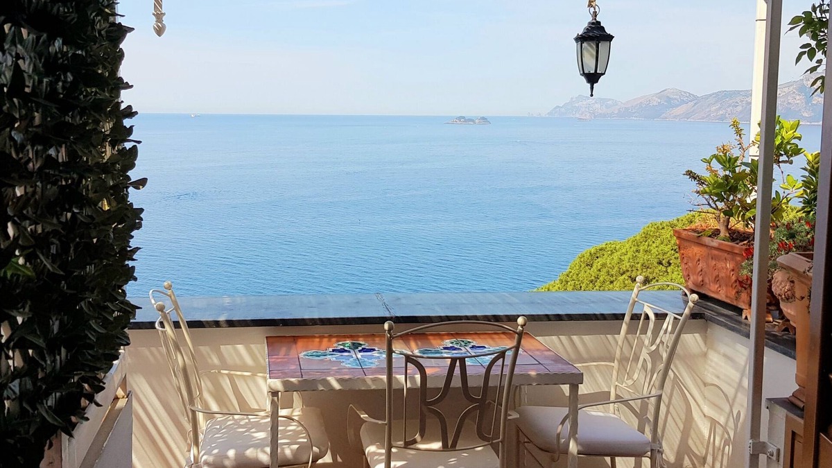 Praiano House | A small pearl in the heart of the Amalfi Coast.