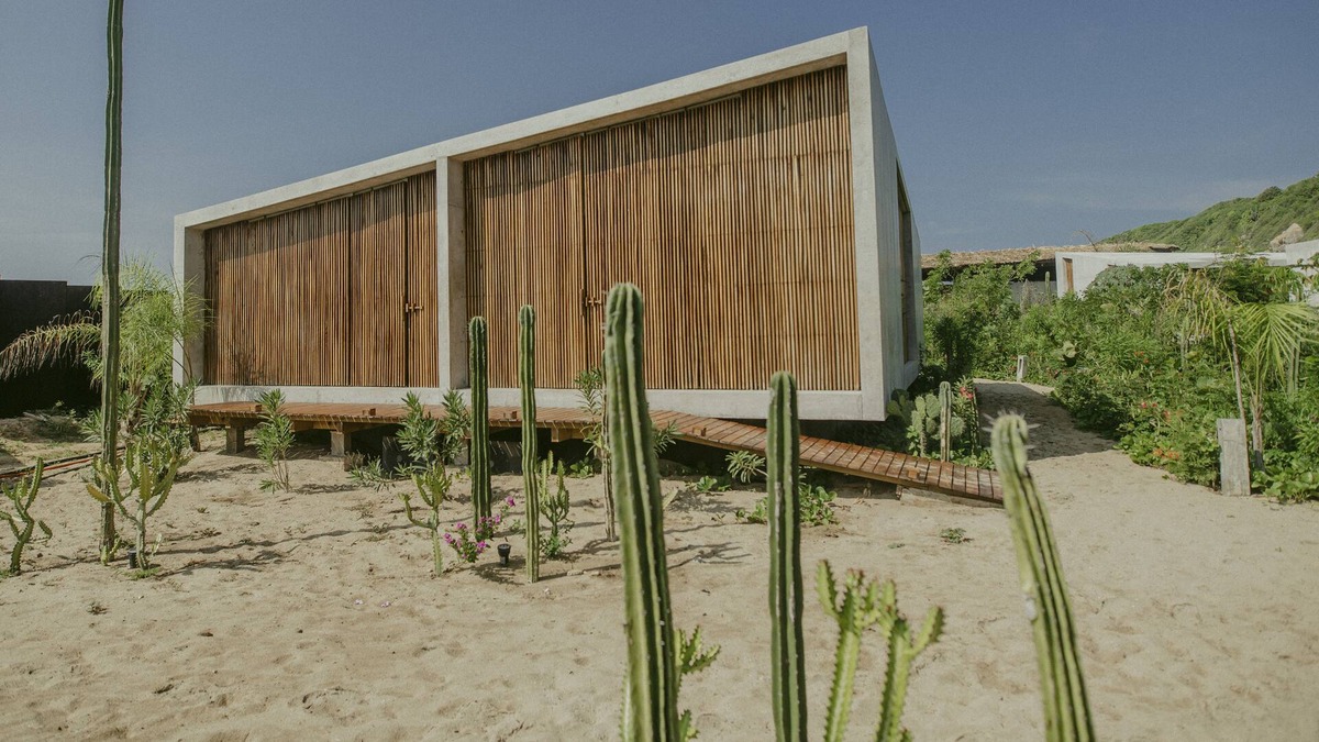 Puerto Escondido House | A sophisticated atmosphere on a virgin beach.