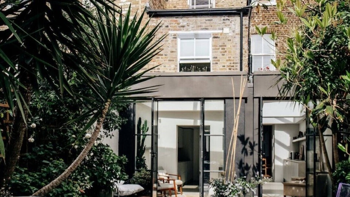 Leabridge House | A sophisticated large Hackney Town House perfect for family and friends