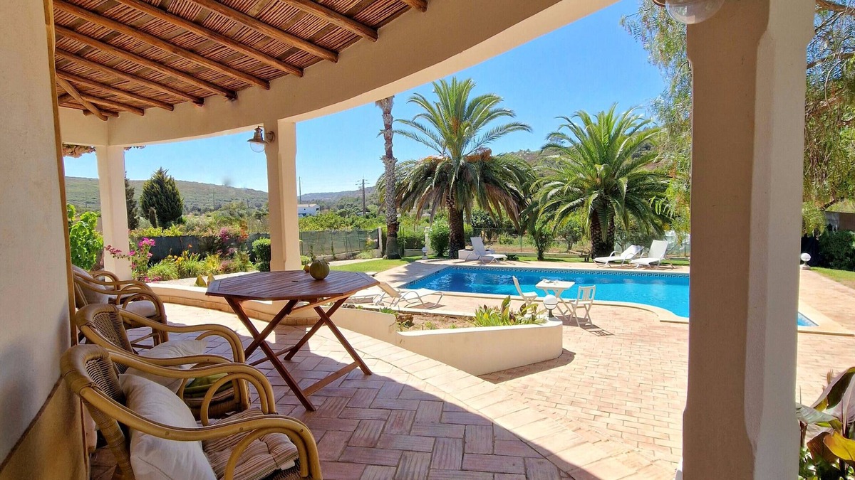 Bensafrim Villa | A south-facing, Mediterranean-style villa on 2 levels, walled and gated in a tranquil country setting, yet only 10 minutes from the popular historic, seafront city of Lagos in the Western Algarve