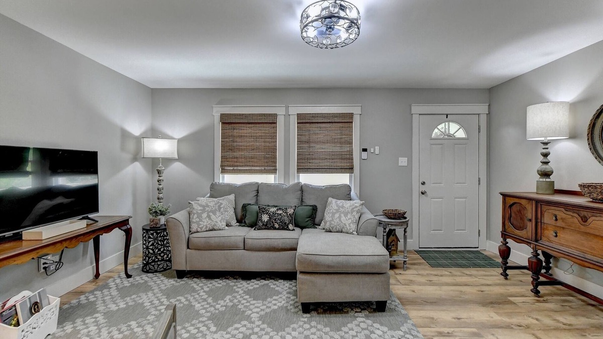 Church Street House | A Southern Retreat/Cozy Getaway in the heart of Atlanta Sleeps 4