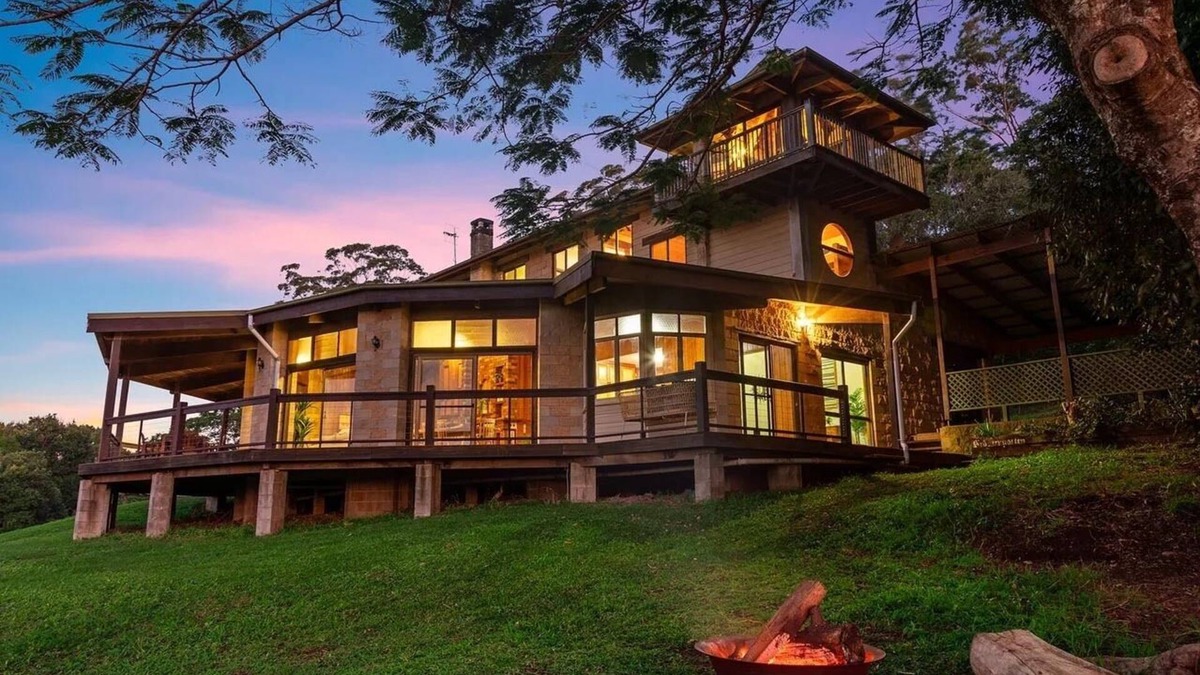 Coorabell House | A space to totally unwind with panoramic views of Byron Bay's famous coastline.