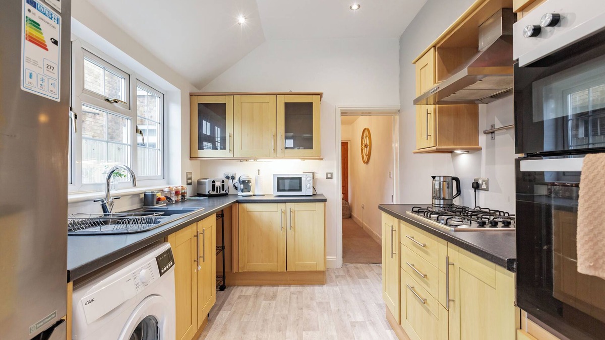 Sittingbourne House | A spacious cottage-styled house with 4 bedrooms located in Sittingbourne