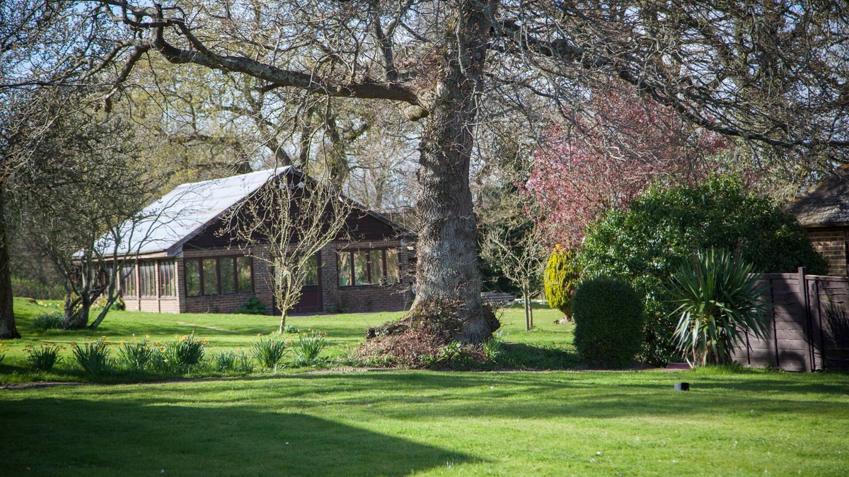 Chiddingly House | A spacious peaceful single-storey house within a private rural Wealden estate