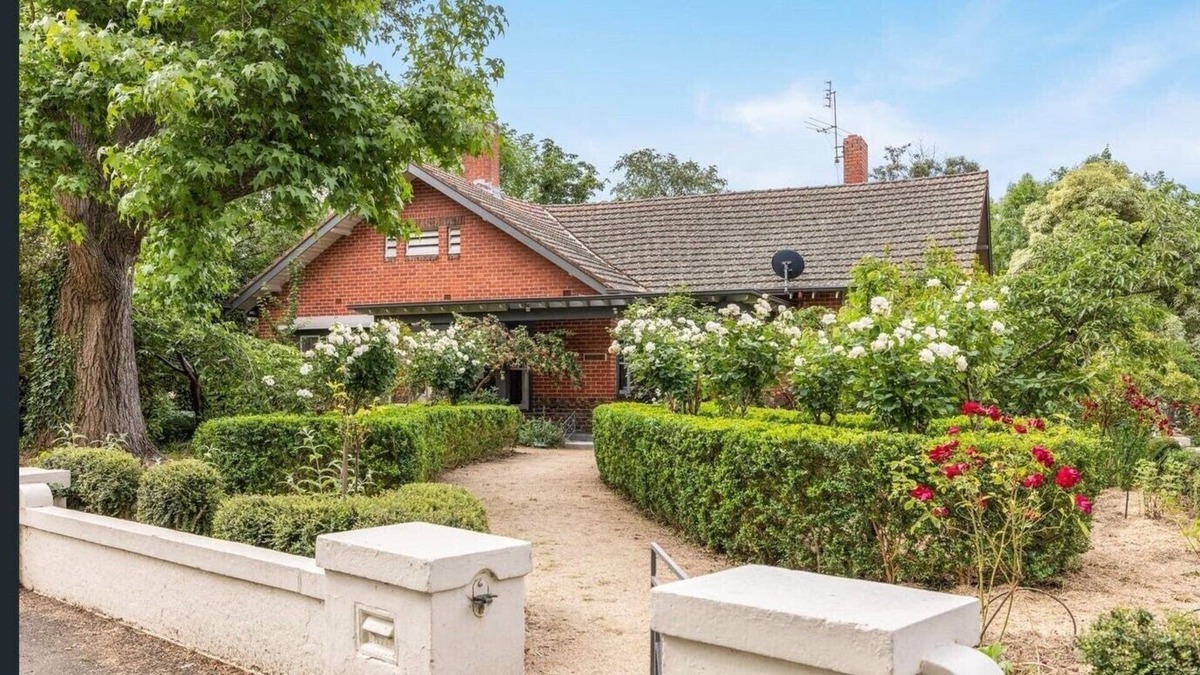 Lake Wendouree House | A spacious retreat for you, the kids and the pets!