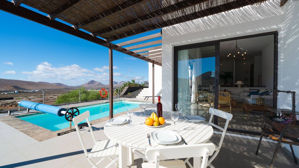 Nazaret Villa | A Special Offer Villa with pool of 150m2.