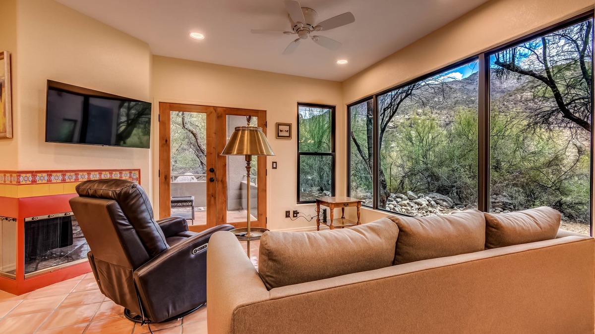Tucson Condo | A Spectacular Retreat with Amazing Mountain Views!