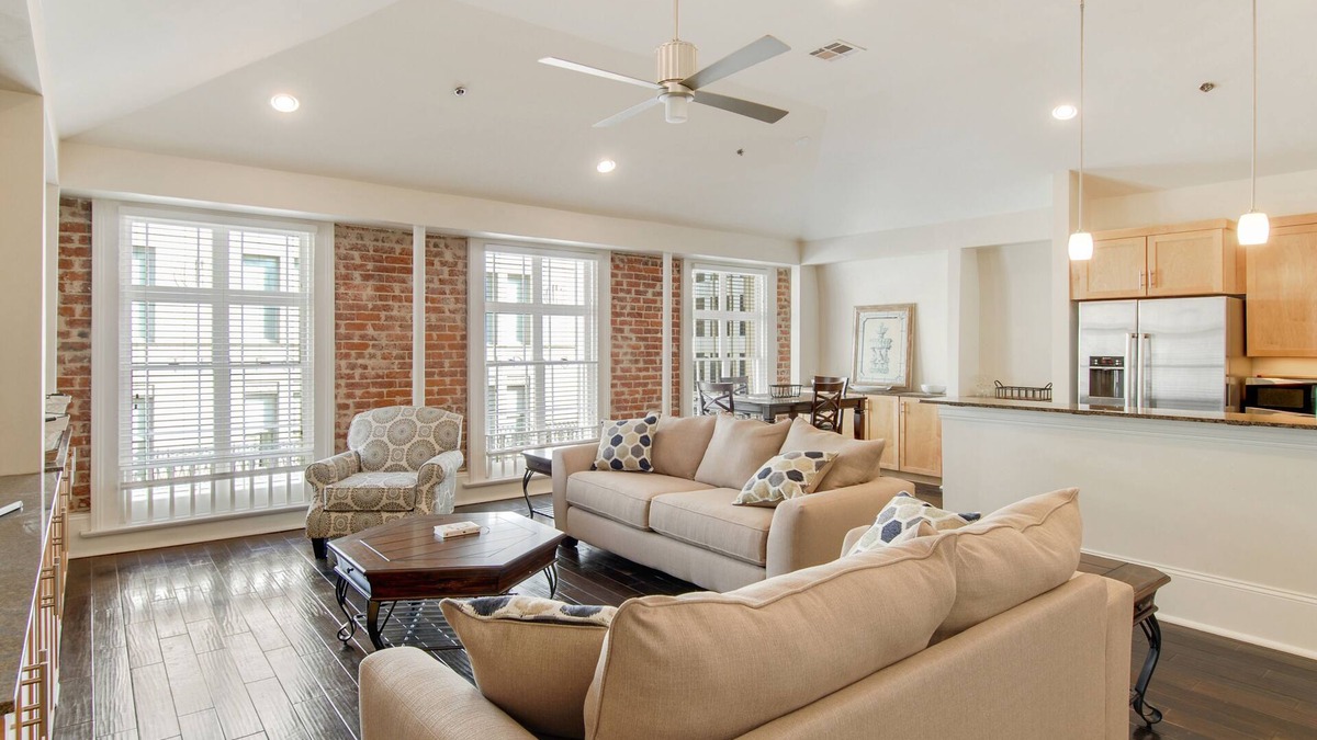 Central Business District Condo | “A Stone's Throw” from French Quarter-Modern Charm Gorgeous CBD Condo