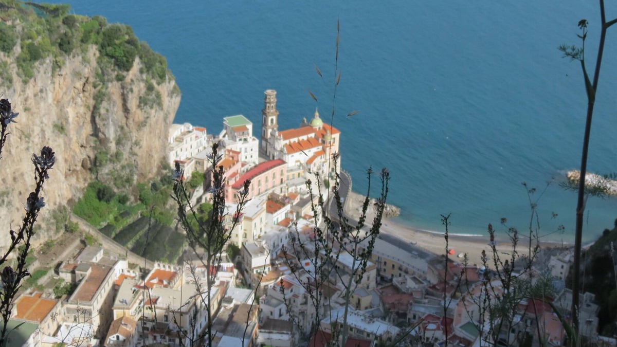 Atrani Apartment | A stone's throw from the sea .