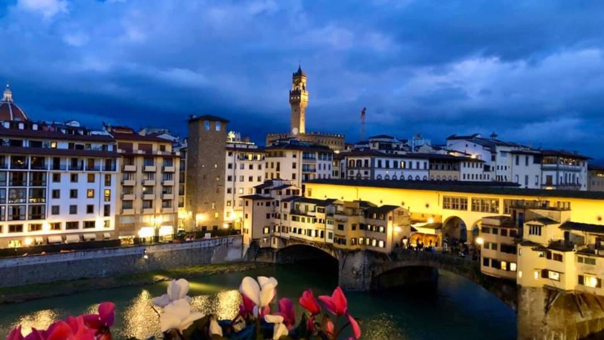 Oltrarno Apartment | A STONE'S THROW FROM UFFIZI MUSEUM Apartment Florence Ponte Vecchio View Luxury