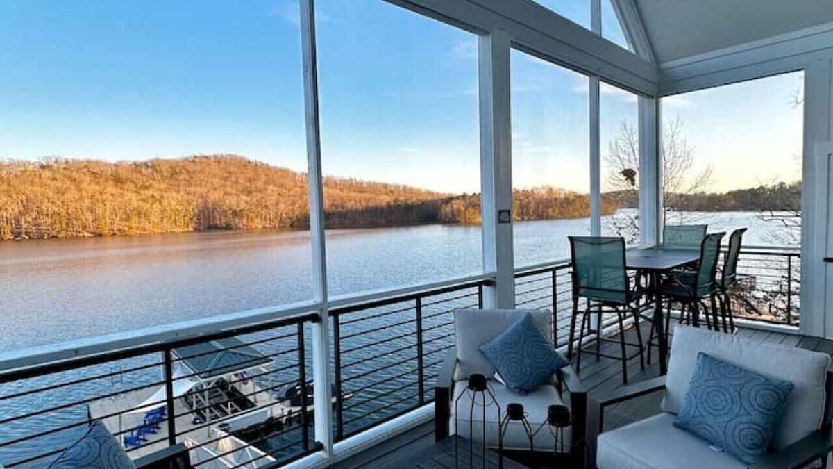 New London House | A Stones Throw ! Truly Lake Front at Badin Lake!