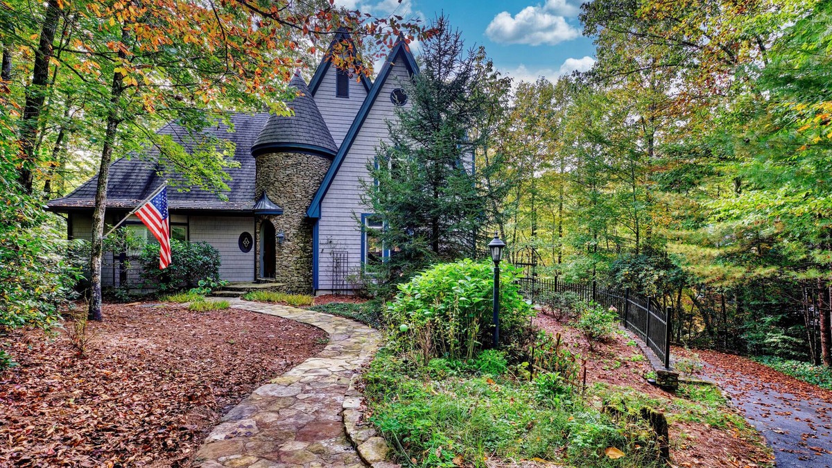 Sapphire House | A Story Book Setting on the Horsepasture River! - River Falls