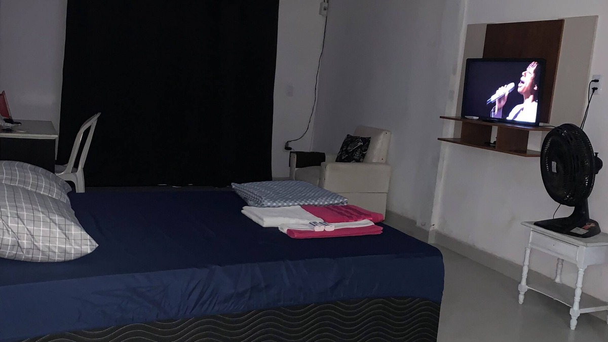 Araruama House | A street by the bus station, with air conditioning.