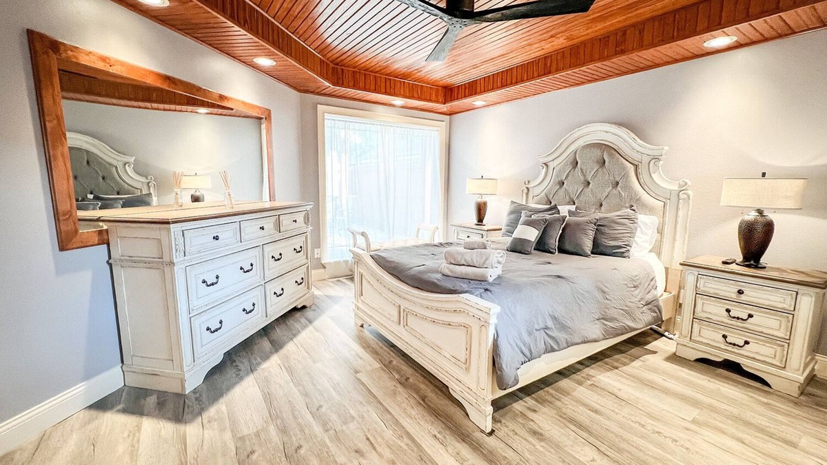 Victoria House | A stunning, cozy home - 5 minutes away from city center!