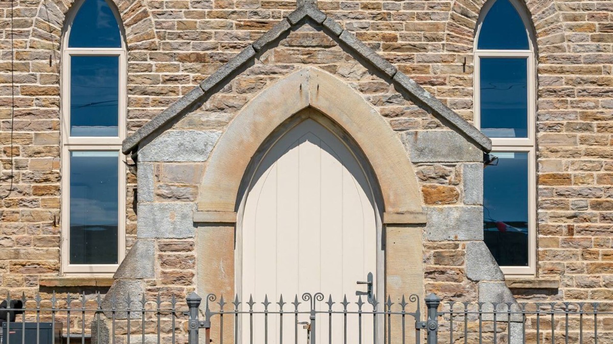 Leyburn Apartment | A stunning former church and school house in the Yorkshire Dales that's split into two cottages. Ide