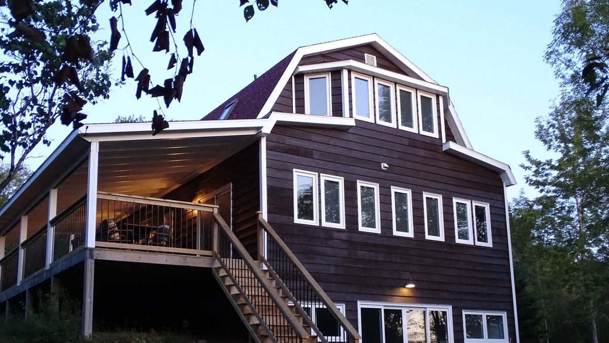 Mineville House | A stylish modern farmhouse 25kms from downtown Halifax.
