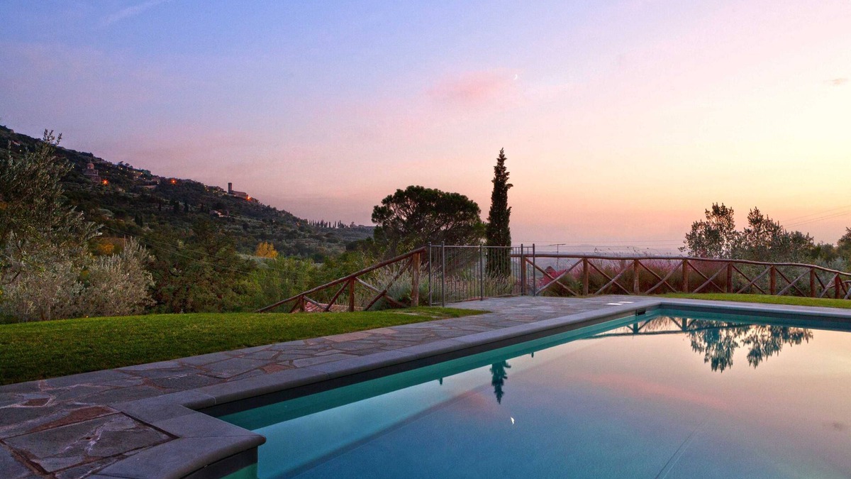 Ferretto Cottage | A stylish Tuscan cottage for four people with stunning views over the valley and Cortona