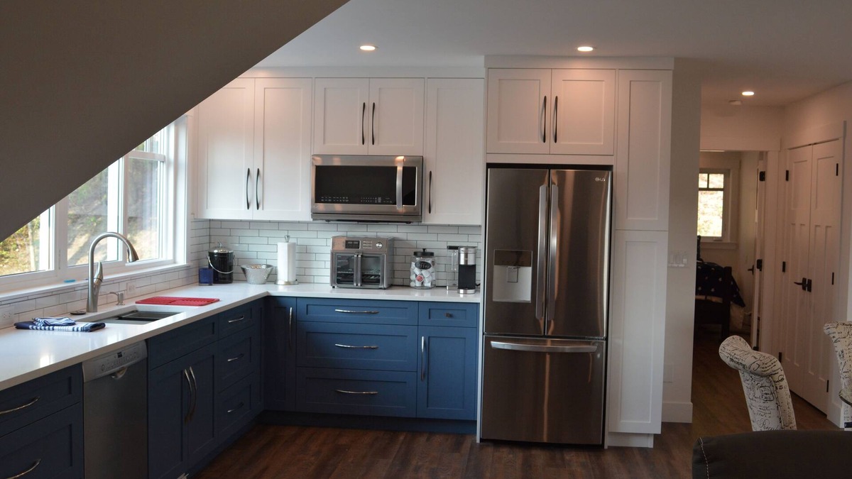 Blind Bay Apartment | A Suite Above! Enjoy privacy, great views, private deck, hot tub & nearby beach!