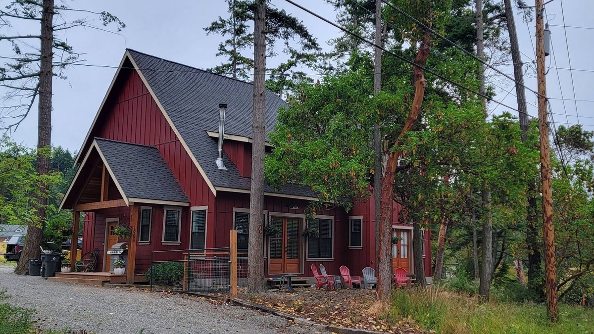 Coupeville Villa | A suite across the street from Penn Cove with peekaboo views.