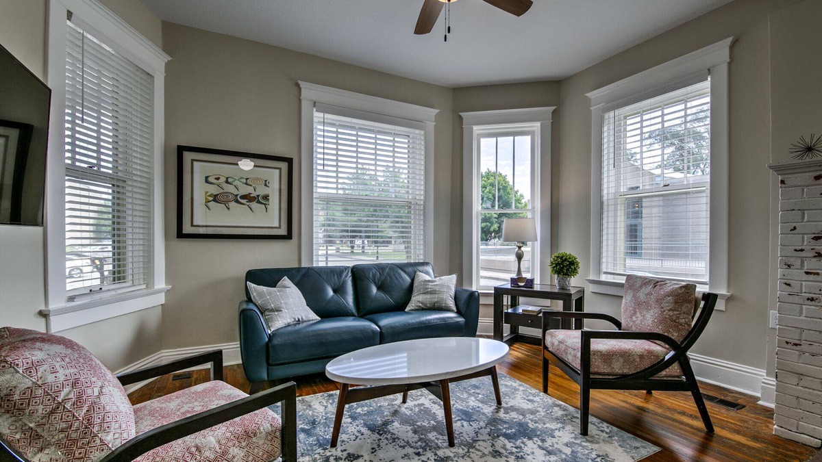 Excelsior Springs Apartment | A Suite Spot Downtown ES