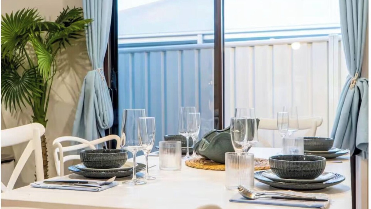 Capalaba House | A Sunday Kind of Stay - Home Near Manly + Shops