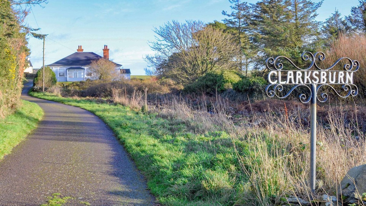 Monreith Cottage | A superb 4 bedroomed cottage with glorious gardens and stunning sea views.