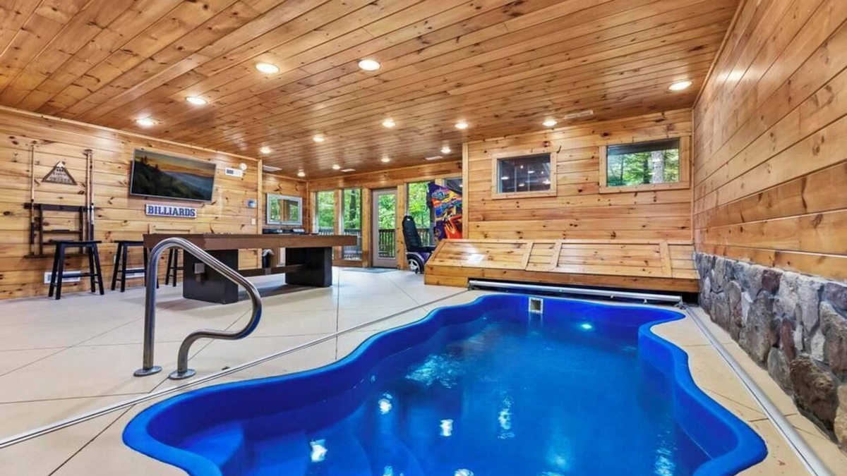 Pigeon Forge Cabin | A Swimmin' Bear, free tickets, no catch!