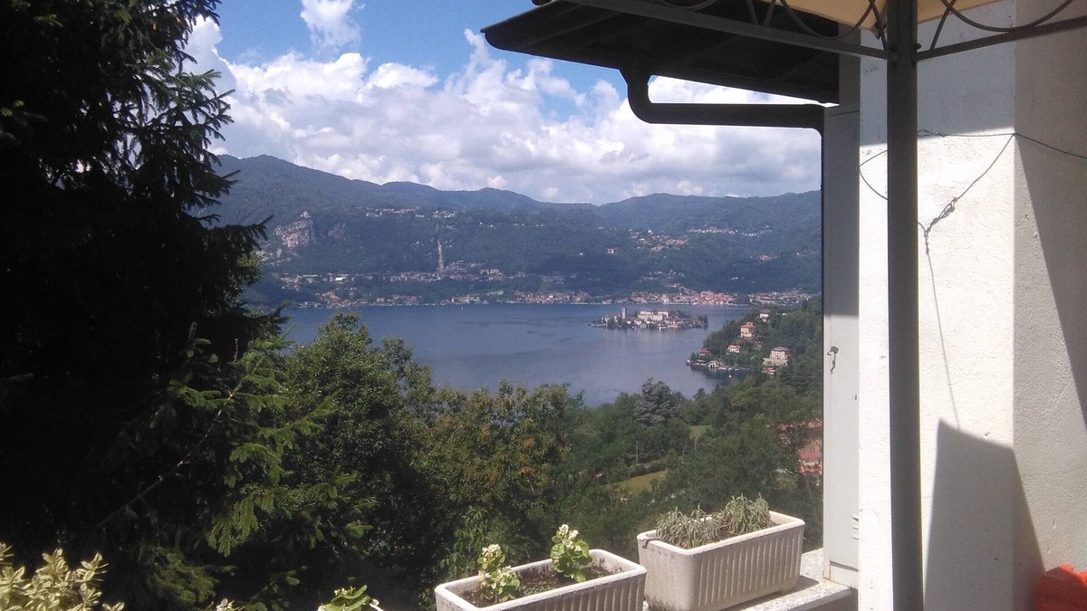 Ameno Apartment | A terrace on Lake Orta