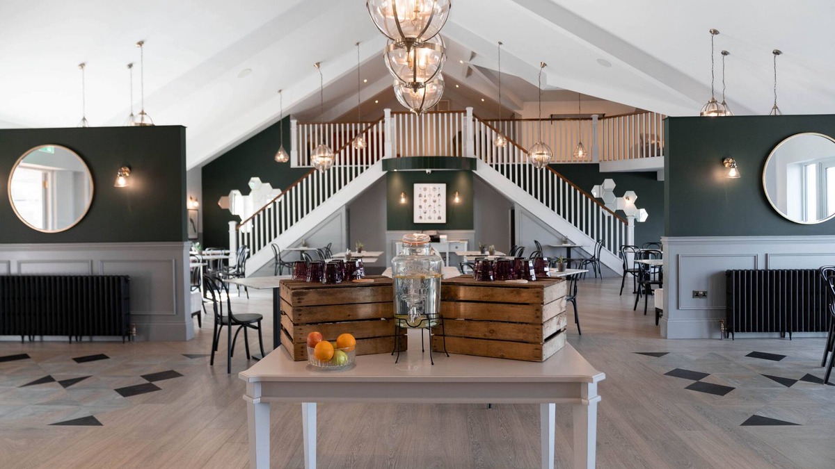 Chittlehamholt Cabin | A the mole resort that sleeps 4 guests in 2 bedrooms